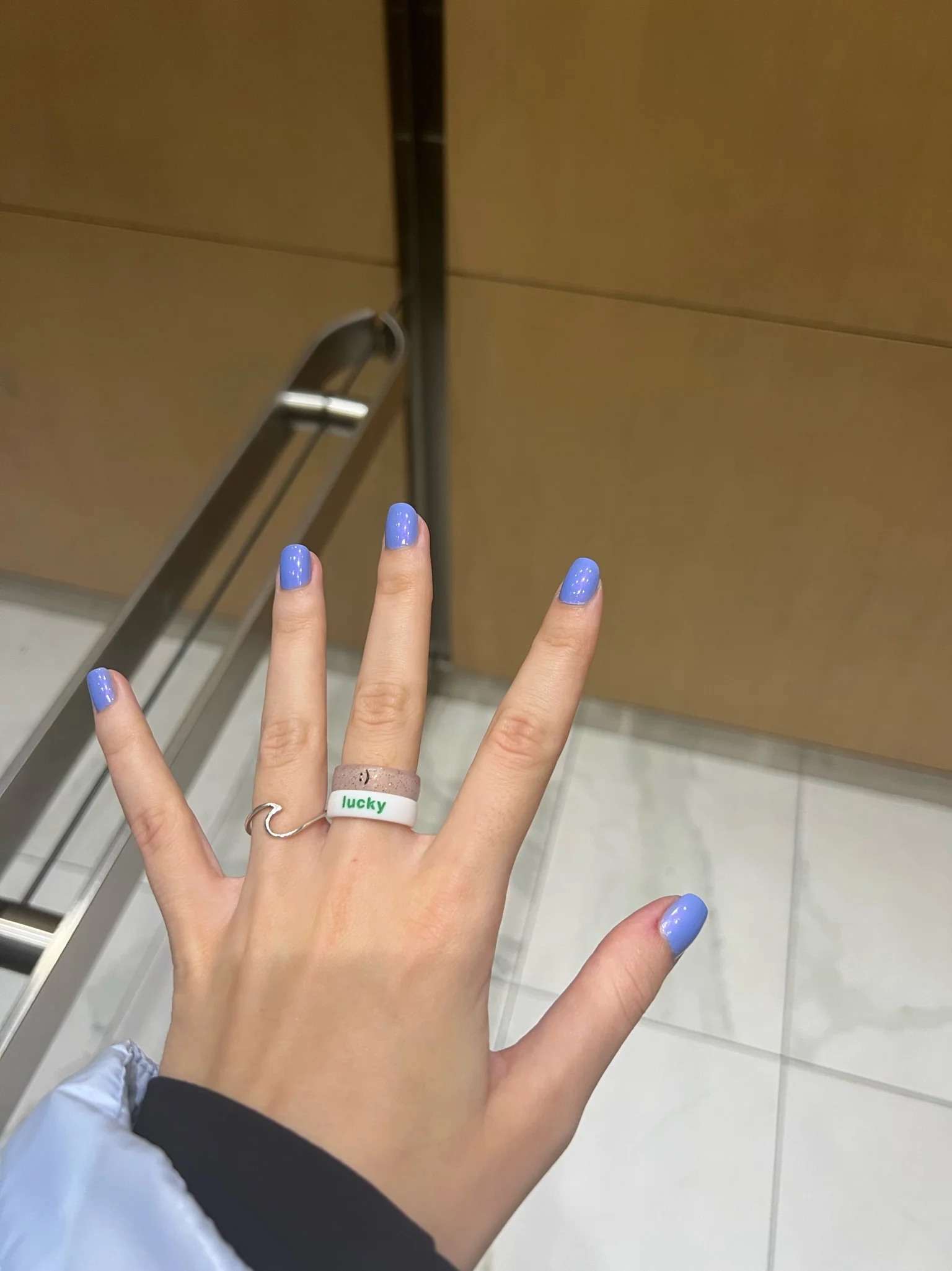 Flip Reversible lucky / kiss me ring white Ring - Image 7