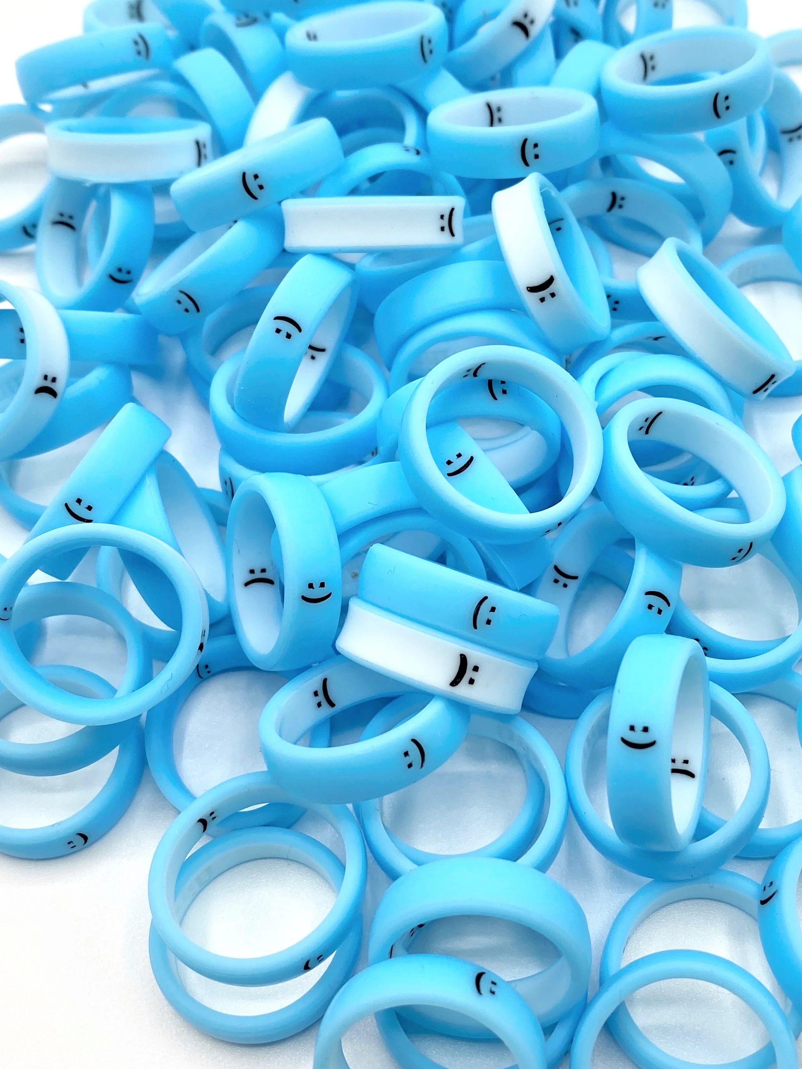 Flip Reversible smile / frown ring electric blue - Image 3